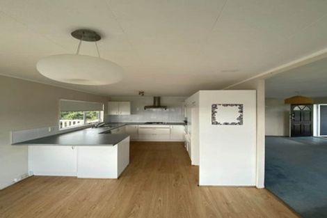 Photo of property in 14 Wren Place, Unsworth Heights, Auckland, 0632