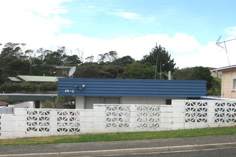 Photo of property in 2/19 Cresta Avenue, Beach Haven, Auckland, 0626
