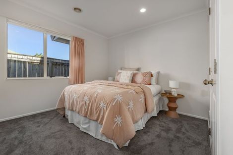 Photo of property in 15a Runanga Grove, Waikanae, 5036