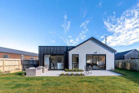 Photo of property in 46 Mount Creighton Crescent, Wanaka, 9305