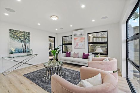 Photo of property in 11 Tawapou Close, Massey, 0614