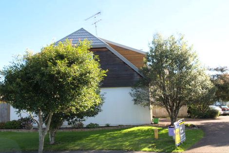 Photo of property in 1/96 Frank Nobilo Drive, Golflands, Auckland, 2013