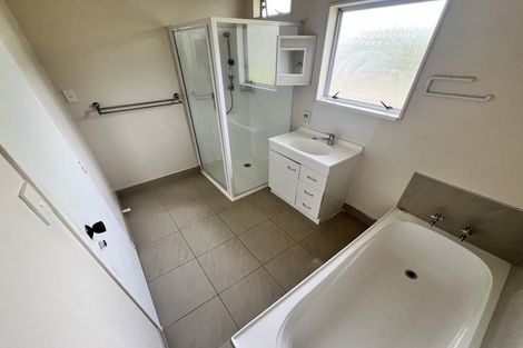 Photo of property in 81 Trias Road, Totara Vale, Auckland, 0629