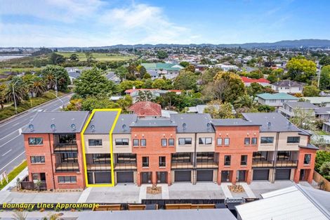 Photo of property in 500a Te Atatu Road, Te Atatu Peninsula, Auckland, 0610