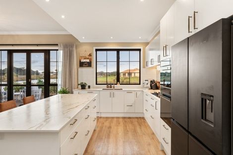 Photo of property in 166 Oriental Parade, Papamoa Beach, Papamoa, 3118