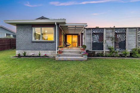 Photo of property in 23 Faram Place, Massey, Auckland, 0614