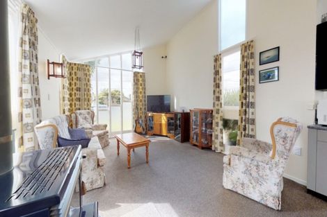 Photo of property in 32 Saint Annes Street, Levin, 5510