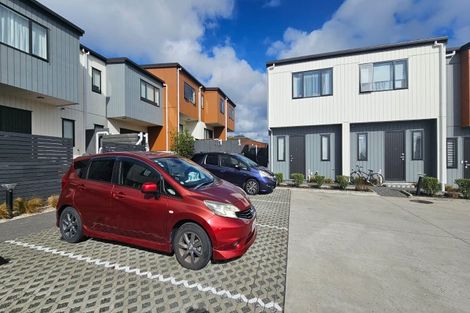 Photo of property in 9/6 Kereru Street, Henderson, Auckland, 0612