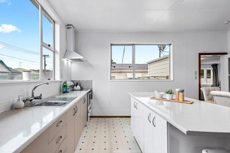 Photo of property in 96 Owen Street, Newtown, Wellington, 6021