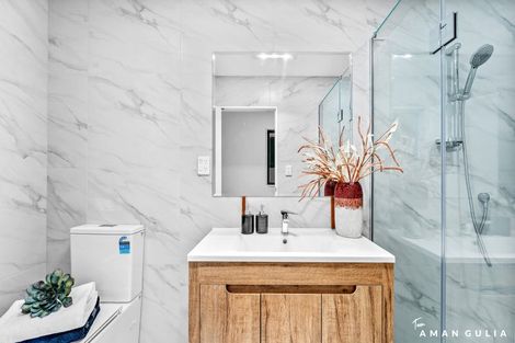 Photo of property in 26-28 Pomaria Road, Henderson, Auckland, 0610