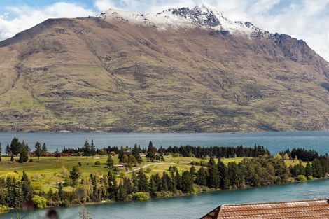 Photo of property in 9 Wakatipu Heights, Queenstown, 9300
