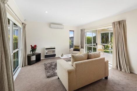 Photo of property in 17 Samwell Drive, Whitby, Porirua, 5024