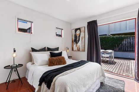Photo of property in 2/2a Covil Avenue, Te Atatu South, Auckland, 0610