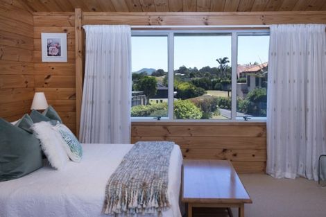 Photo of property in 19 Lynton Road, Bucklands Beach, Auckland, 2012