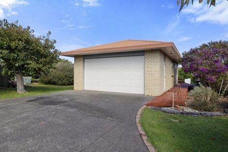 Photo of property in 63 Mcgiven Drive, Ridgewood, New Plymouth, 4371
