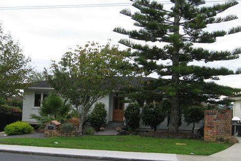 Photo of property in 2/116 Sandspit Road, Shelly Park, Auckland, 2014
