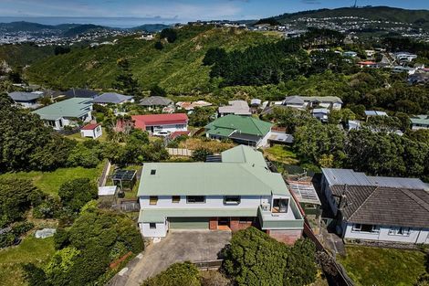 Photo of property in 20 Lyndfield Lane, Newlands, Wellington, 6037