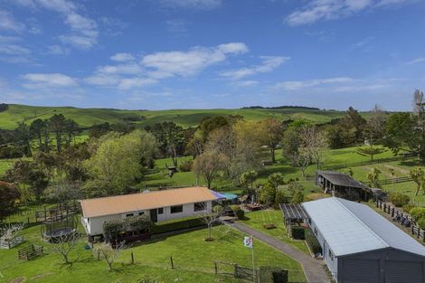 Photo of property in 1187 Peak Road, Helensville, 0875