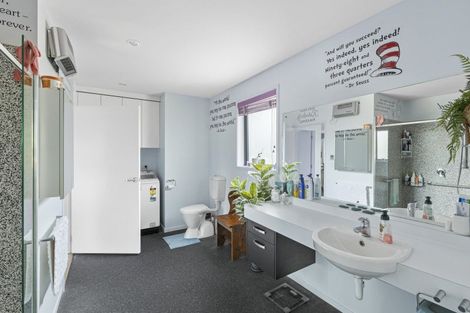 Photo of property in 184 Tukapa Street, Westown, New Plymouth, 4310