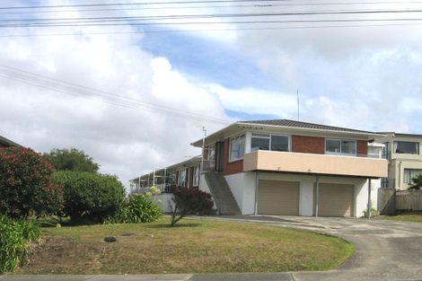 Photo of property in 1/174 East Coast Road, Forrest Hill, Auckland, 0620