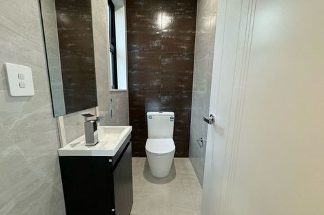 Photo of property in 9/90 Picasso Drive, West Harbour, Auckland, 0618