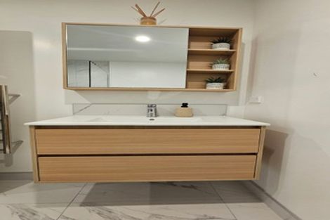 Photo of property in 10/23 Awaroa Road, Sunnyvale, Auckland, 0612