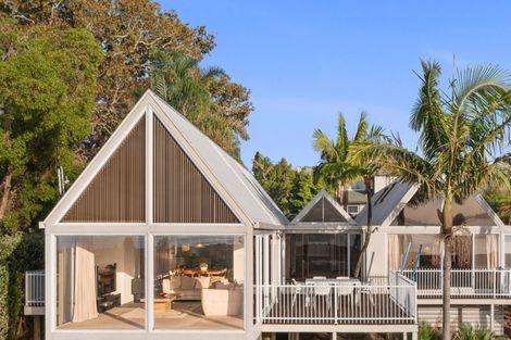 Photo of property in 25 Oakpark Place, West Harbour, Auckland, 0618