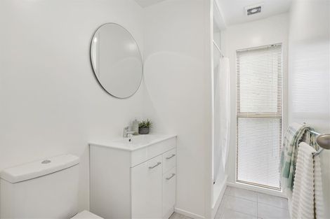 Photo of property in 2/165 Birkenhead Avenue, Birkenhead, Auckland, 0626