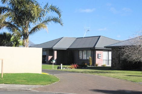 Photo of property in 11 Greenough Place, Rototuna, Hamilton, 3210