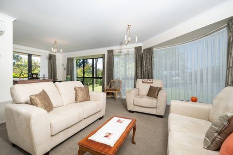 Photo of property in 56 Sapperton Drive, Henderson, Auckland, 0612