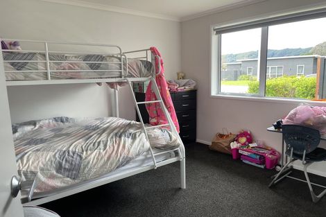 Photo of property in 9 Passchendaele Grove, Trentham, Upper Hutt, 5018