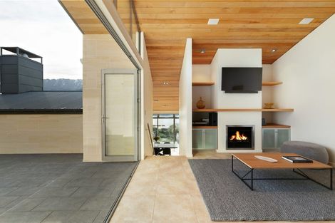 Photo of property in 4 Elizabeth Place, Kelvin Heights, Queenstown, 9300