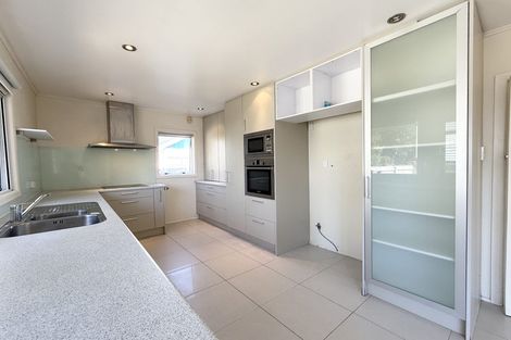 Photo of property in 1 Sunnynook Road, Forrest Hill, Auckland, 0620