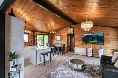 Photo of property in 2 Hunter Street, Dannevirke, 4930