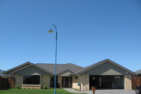 Photo of property in 6 Gwen Place, Redwood, Christchurch, 8051