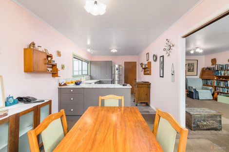 Photo of property in 92 Timaru Road, Waimate, 7924