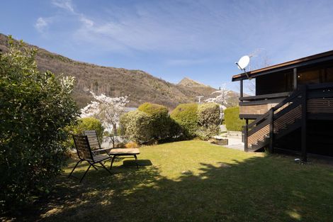 Photo of property in 8 Devon Street, Arrowtown, 9302
