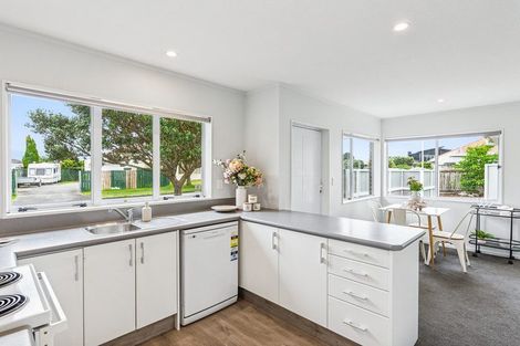 Photo of property in 24 Rangiatea Street, Paraparaumu Beach, Paraparaumu, 5032