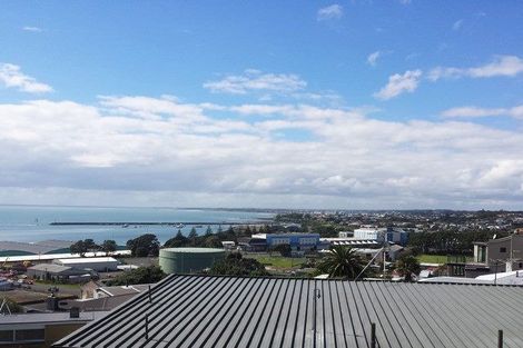 Photo of property in 2 Findlay Street, Moturoa, New Plymouth, 4310