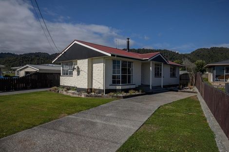 Photo of property in 100 Domett Esplanade, Cobden, Greymouth, 7802