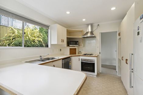 Photo of property in 12 Mcmahon Way, Paparangi, Wellington, 6037