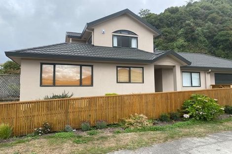 Photo of property in 5 Melksham Drive, Churton Park, Wellington, 6037