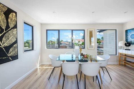 Photo of property in 2/11 Avondale Road, Taradale, Napier, 4112