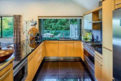 Photo of property in 9 Whiorau Grove, Lowry Bay, Lower Hutt, 5013