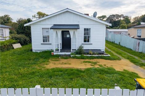 Photo of property in 21 Atkinson Street, Woodville, 4920