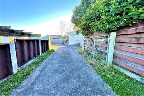 Photo of property in 19 Crompton Road, Massey, Auckland, 0614