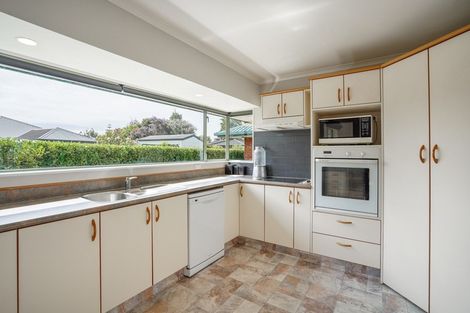 Photo of property in 4 Rothesay Place, Highbury, Palmerston North, 4412