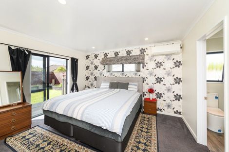 Photo of property in 155 Schnell Drive, Kelvin Grove, Palmerston North, 4414