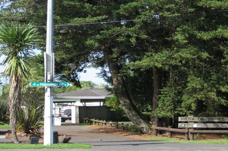Photo of property in 93 Hobsonville Road, West Harbour, Auckland, 0618