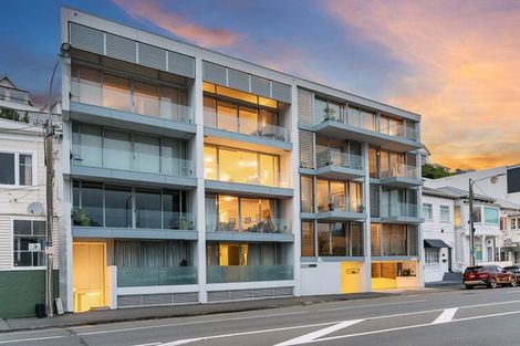 Photo of property in Aqua, 6/74 Oriental Parade, Oriental Bay, Wellington, 6011